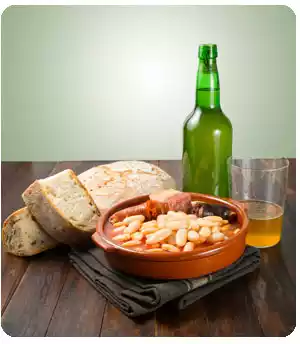 sidras de Asturias con fabada